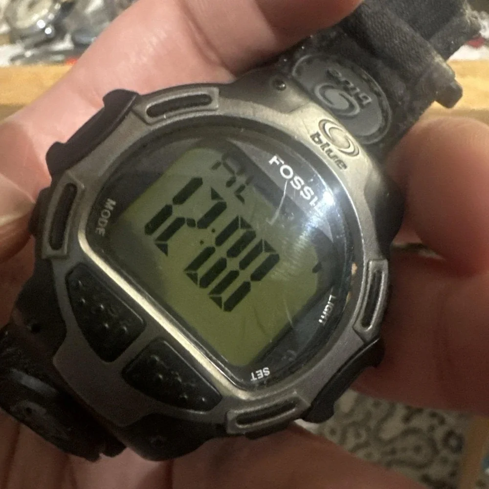 Working Vintage Fossil Blue Digital DQ-1039 Watch New Battery Mens Watch 46mm 8